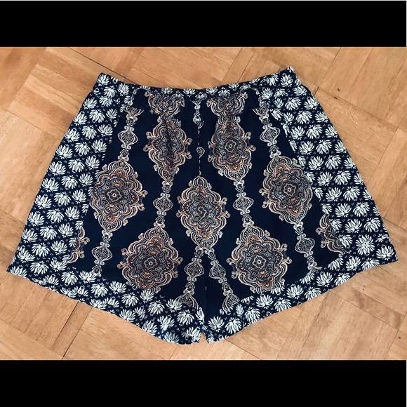 H&M Pants - Cute Navy Blue Print Shorts